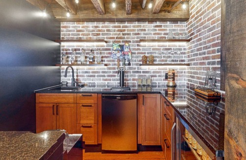 Brockville House | Riverside Retreat | Waterfront w/Private Hot Tub