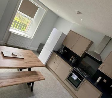 Wick House | Riverside Townhouse - Sleeps 10 - Parking & Pets - Coast Serviced Apartments - Enquire for Trade & Long Stays