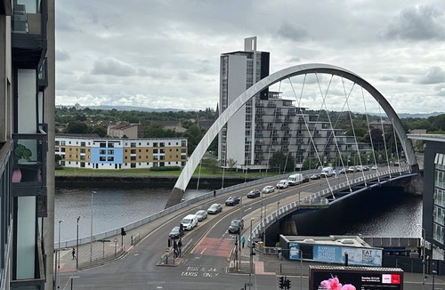 Finnieston Apartment | Riverview Penthouse Apartment within walking distance to the SECC