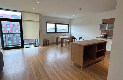 Finnieston Apartment | Riverview Penthouse Apartment within walking distance to the SECC