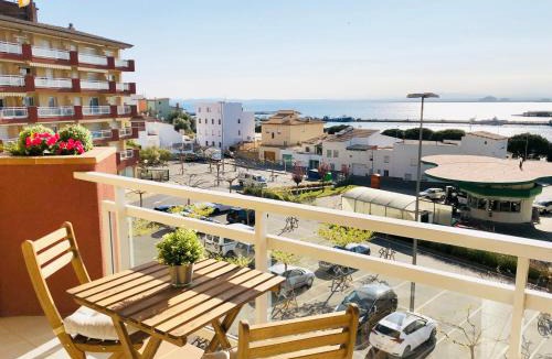 Roses Town Center Apartment | ROC MAR 3 3D - Apartamento cerca del centro y de la playa - terraza con vistas al mar y al puerto