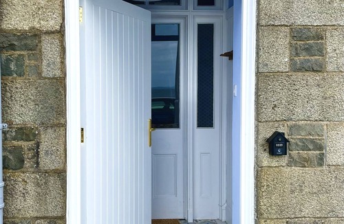 Port William Cottage | Rockpool cottage: a cosy cottage with log burner next to the sea. Dog friendly.