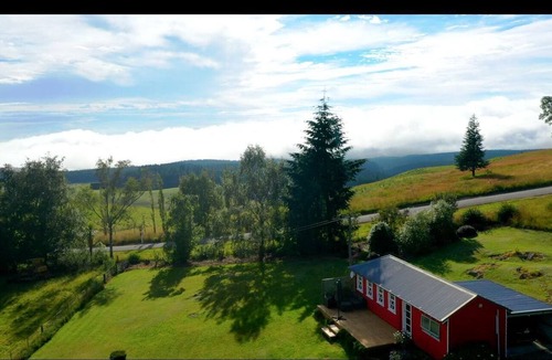 Danseys Pass Cottage | Romantic B&B Cottage Getaway on a Farm in the Countryside near Oamaru, South Island