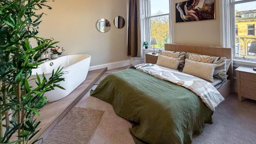 North West Apartment | Romantic brand new flat, Glasgow centre