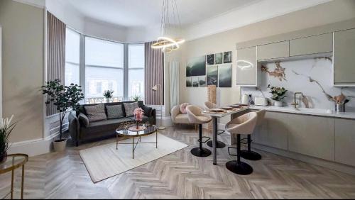 North West Apartment | Romantic brand new flat, Glasgow centre