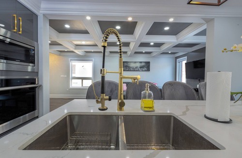 Scarborough House | Romantic Living place , 10min to Toronto Zoo,walking distance golf club