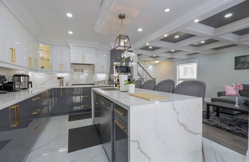 Scarborough House | Romantic Living place , 10min to Toronto Zoo,walking distance golf club