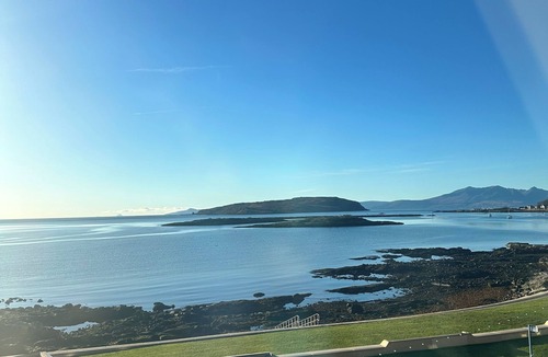 Millport Apartment | Romantic quirky seafront flat with unique alcove cabin beds
