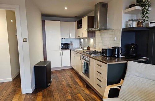 Leith Condo | Rooftop Retreat
