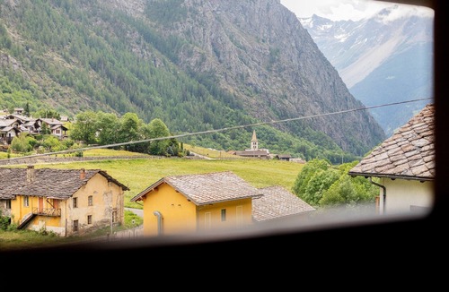 Ollomont Apartment | Room 'Camera 1 - Tripla' with Mountain View, Balcony and Wi-Fi