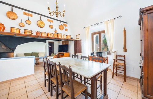 Puigpunyent Apartment | Room 'Habitación 1' with Mountain View, Shared Pool and Wi-Fi