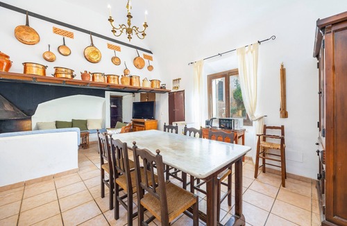 Puigpunyent Apartment | Room 'Habitación 4' with Mountain View, Shared Pool and Wi-Fi