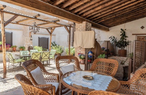 Noves Apartment | Room 'María' with Shared Pool, Shared Terrace and Wi-Fi