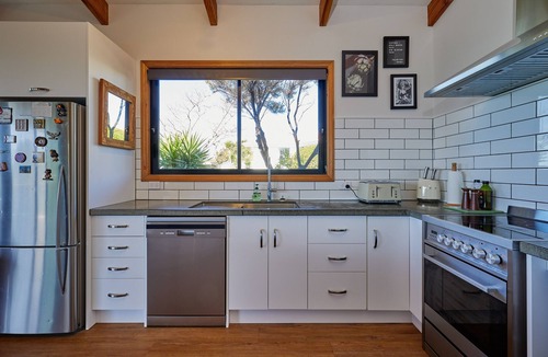 Kaikoura Villa | Room With a View - The Gallery - panoramic sea and mountain views