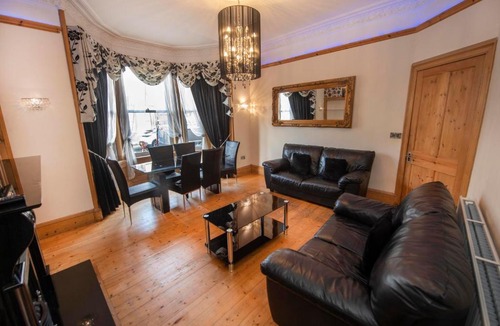 Newhaven House | Roomy home 1 level Free Parking
