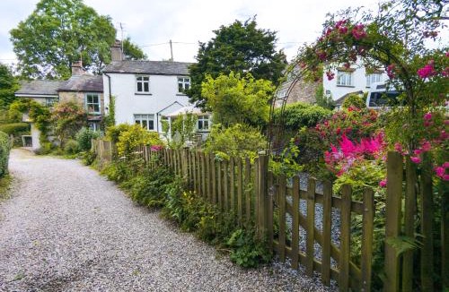 Meathop House | Rose Cottage - Garden, parking and near a Pub