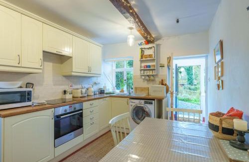 Meathop House | Rose Cottage - Garden, parking and near a Pub