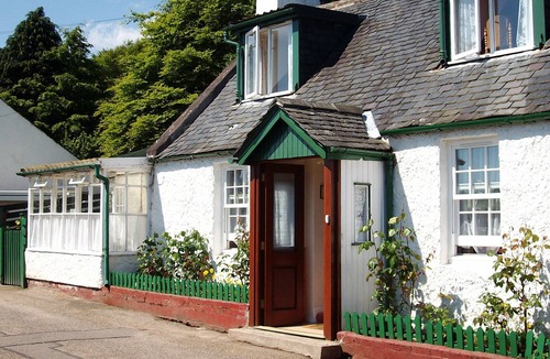 Strathpeffer Cottage | ROSE COTTAGE, pet friendly, character holiday cottage in Strathpeffer