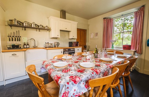 Gruline Cottage | Rose Cottage – Romantic Retreat on the banks of the River Aline