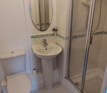 Muirhouse Apartment | Rosebank Apartment 'Hamish' Edinburgh City