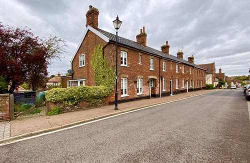Botesdale Cottage | ROSEDENE, RICKINGHALL, pet friendly, with open fire in Rickinghall