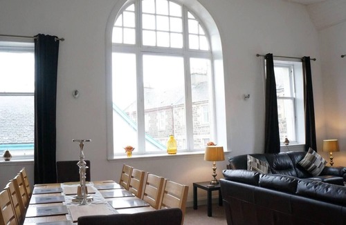 Rothesay Apartment | Rothesay - Apartment - Sleeps9 - PetsOK - Parking