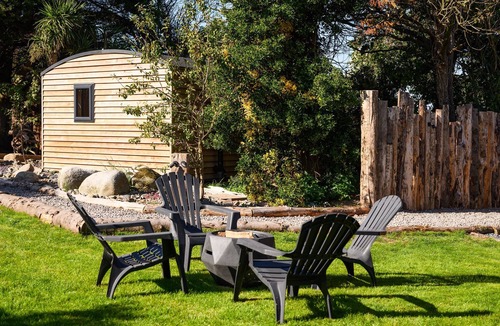 Newton Stewart Cottage | Rowan - a pod that sleeps 4 guests in 2 bedrooms