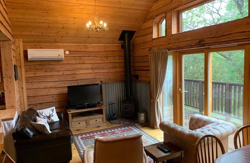 Taynuilt Cabin | Rowan Cabin - Authentic log cabin, close to loch shore, with hot tub.