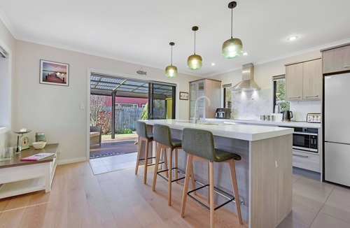 Ngaio Bay House | Roy-Al Retreat - Riwaka Holiday Home