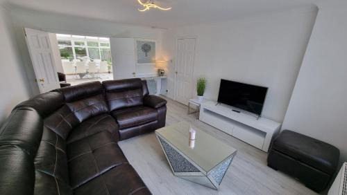Ayr House | Rozelle Villa