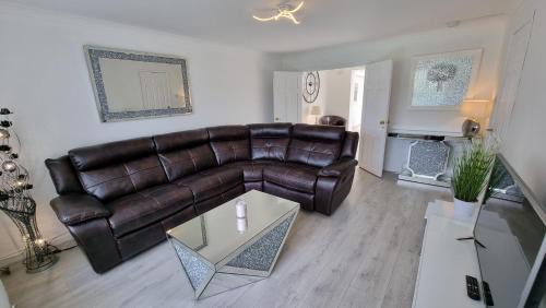 Ayr House | Rozelle Villa