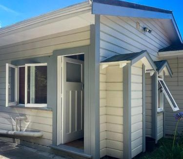 Ruby Bay House | Ruby Bay Beach Sleepout - 30 mins from Abel Tasman