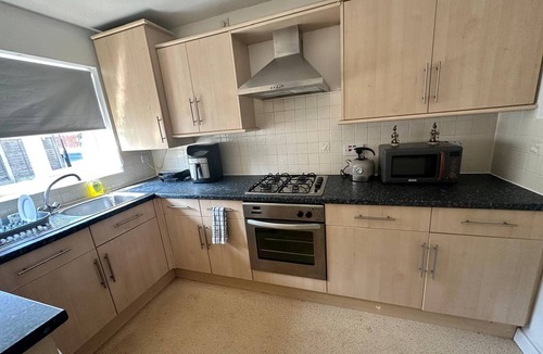 Runcorn House | Runcorn cozy 3-bed entire house