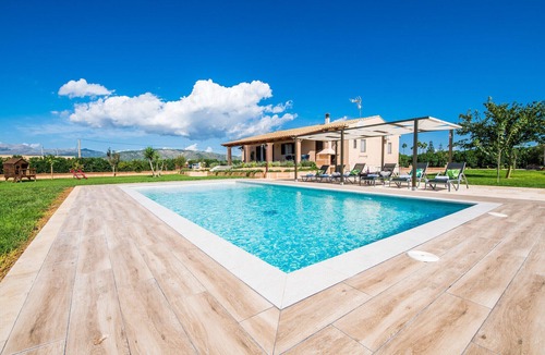 Sa Pobla Villa | Rural finca Villa del Nord with pool in Mallorca