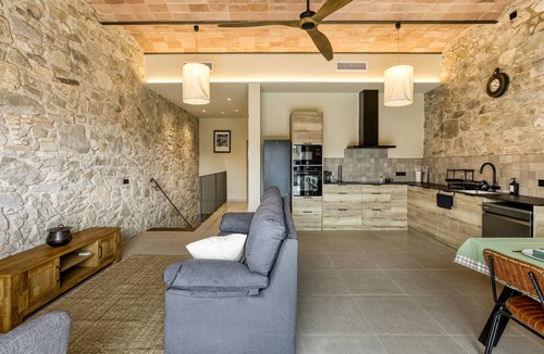 Agullana Apartment | Rural House 'El Corral' with Mountain Views, Wi-Fi and Air Conditioning