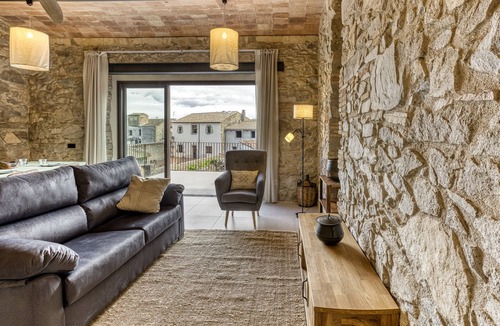 Agullana Apartment | Rural House 'El Corral' with Mountain Views, Wi-Fi and Air Conditioning