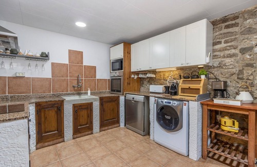 Sant Guim de la Plana House | Rural House 'La Rectoria De Vicfred' with Mountain Views, Wi-Fi and Air Conditioning