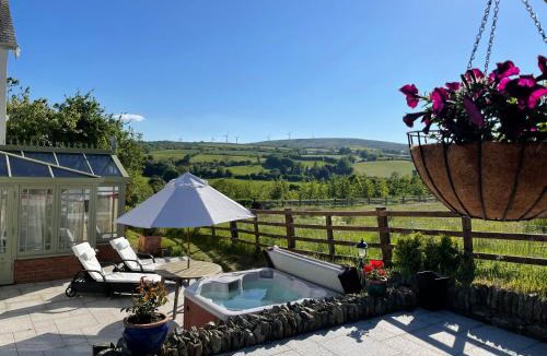 Londonderry House | Rustic Chalet Superking bed Free Sauna Jacuzzi Spa Wifi Netflix Parking