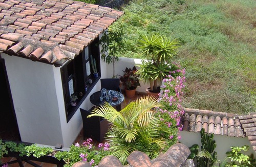 El Guincho Apartment | Rustic holiday home with balcony and sea view