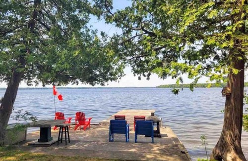 Pleasant Point House | Rustic Pines Waterfront Cottage *CLEAR WATER*