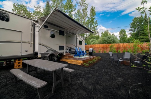 Kenora House | RV 1 Hill Top with amazing Lake Views c/w Queen Bed and Bunks