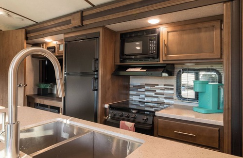 Kenora House | RV 2 Enjoy Lake Sunsets w/38' Bunkhouse at the Beach