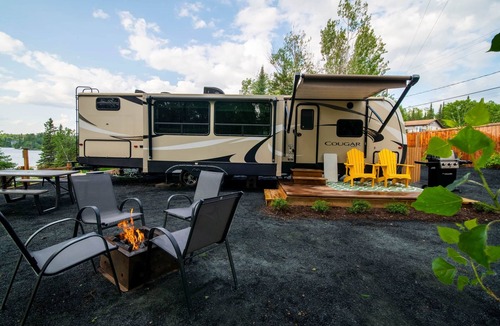 Kenora House | RV 2 Enjoy Lake Sunsets w/38' Bunkhouse at the Beach