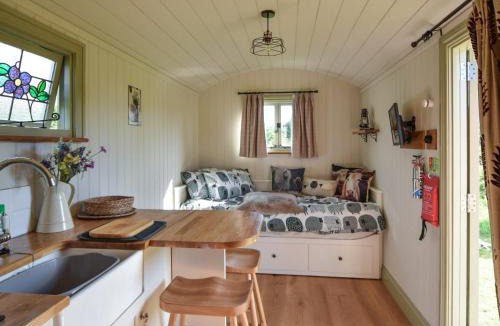Messing House | Ryeland Hut - Qu7632