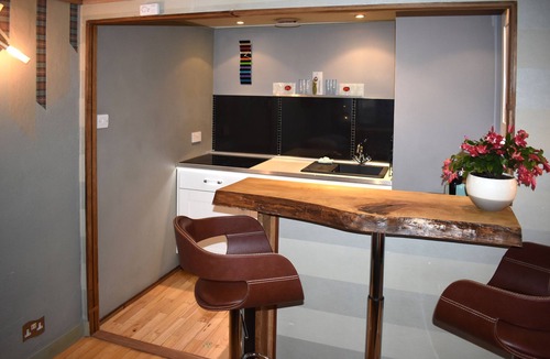 Larkhall Apartment | SAFE HAVEN RETREAT Tranquil Countryside Apartment
