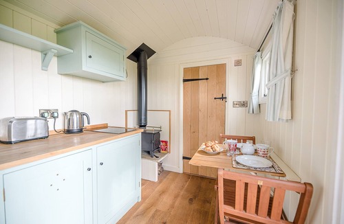 Woodbridge House | Sage Shepherds Hut, Boundary Farm Cottages