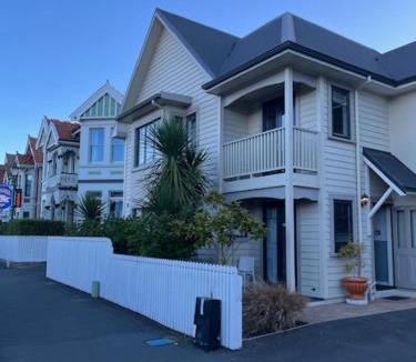 North Dunedin Hotel | Sahara Deluxe Studios