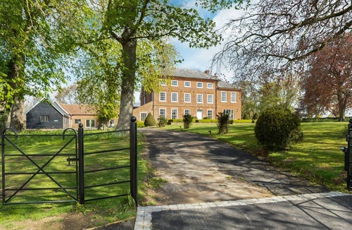 Buntingford Villa | Sandon Manor - Seven Bedroom Villa, Sleeps 16