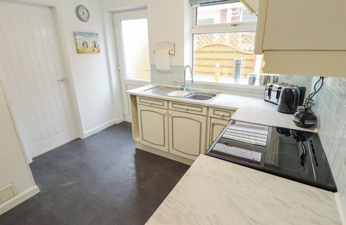 Withernsea House | SANDRINGHAM, pet friendly, country holiday cottage in Withernsea