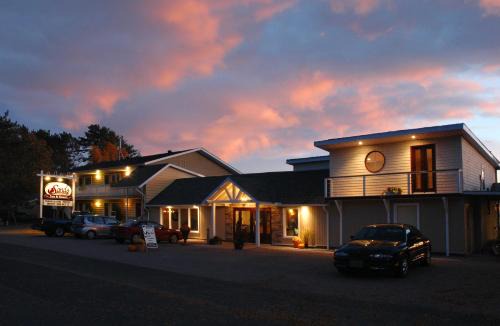 Golden Lake Resort | Sands on Golden Lake